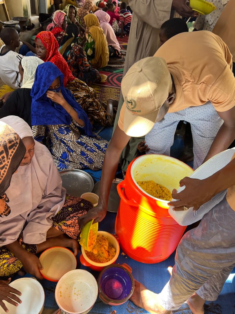 sharing food in gwange